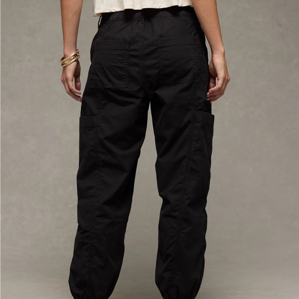 American Eagle Snappy Stretch High-Waisted Baggy Cargo Jogger 8 Short - Picture 2 of 8